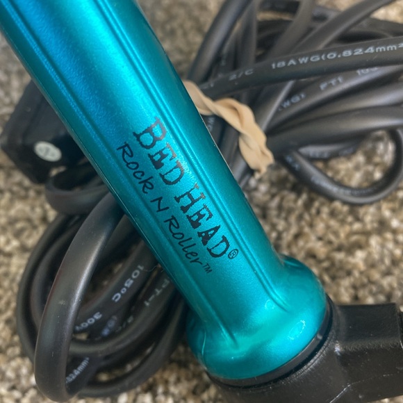 Bed Head BH320 Rock 'n' Roller Ceramic Styling Iron, Teal - Picture 7 of 7